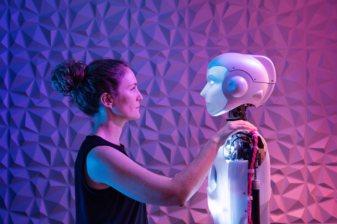 Jaime Banks is Associate Professor at the School of Information Studies at Syracuse University and researched the relationships between humans and social technologies such as generative AI, social robots, and videogame characters.