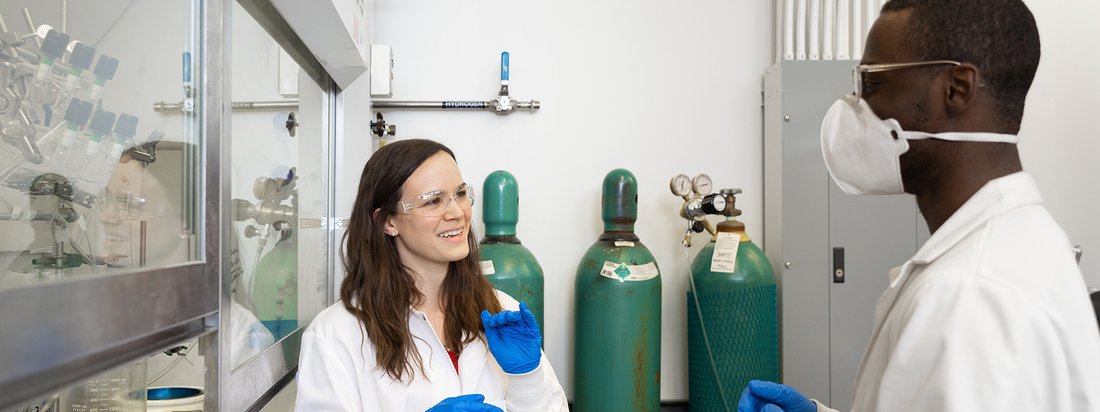 Professor Mary Beth Monroe works with a student in a laboratory.