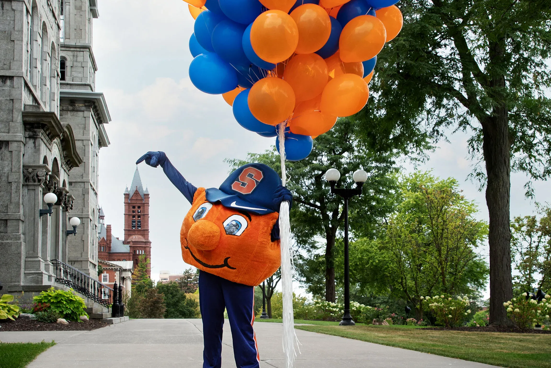 Otto holds balloons outside of the Hall of Languages.
